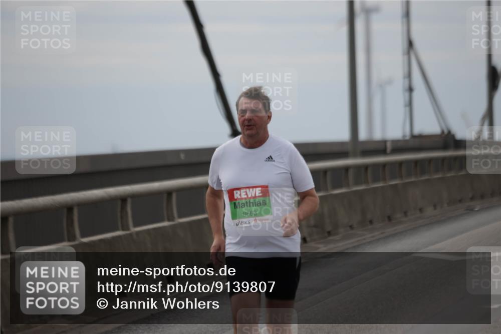 03.10.2025 - Köhlbrandbrückenlauf Jannik Wohlers http://msf.ph/oto/9139807 03.10.2025 16:10:51 Position 1 8663 meine-sportfotos.de