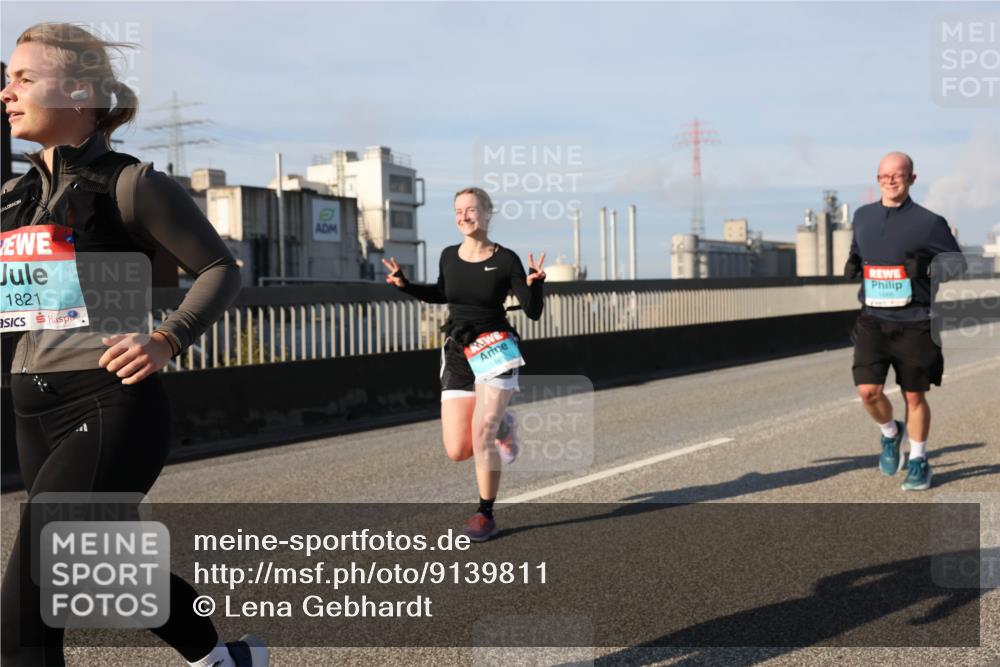 03.10.2025 - Köhlbrandbrückenlauf Lena Gebhardt http://msf.ph/oto/9139811 03.10.2025 09:57:34 Position 2 1821 meine-sportfotos.de