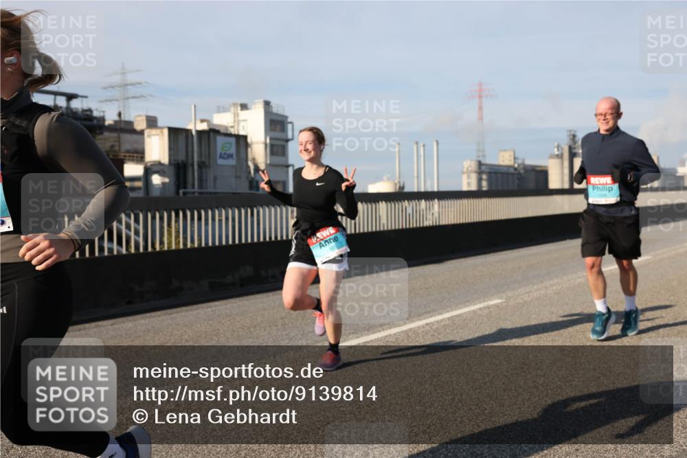 03.10.2025 - Köhlbrandbrückenlauf Lena Gebhardt http://msf.ph/oto/9139814 03.10.2025 09:57:34 Position 2  meine-sportfotos.de