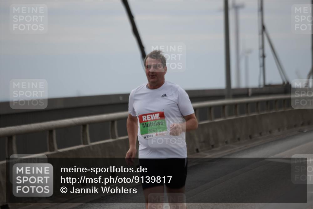 03.10.2025 - Köhlbrandbrückenlauf Jannik Wohlers http://msf.ph/oto/9139817 03.10.2025 16:10:51 Position 1 8663 meine-sportfotos.de