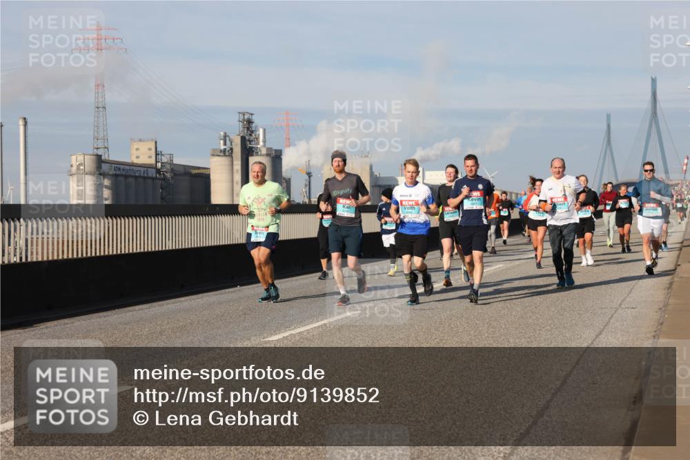 03.10.2025 - Köhlbrandbrückenlauf Lena Gebhardt http://msf.ph/oto/9139852 03.10.2025 09:57:39 Position 2 2025, 3049 meine-sportfotos.de