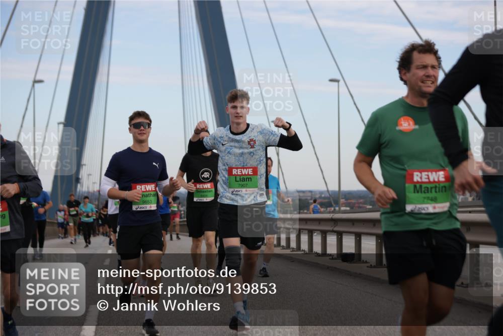 03.10.2025 - Köhlbrandbrückenlauf Jannik Wohlers http://msf.ph/oto/9139853 03.10.2025 15:31:35 Position 1 9653, 8409, 7907, 7748 meine-sportfotos.de