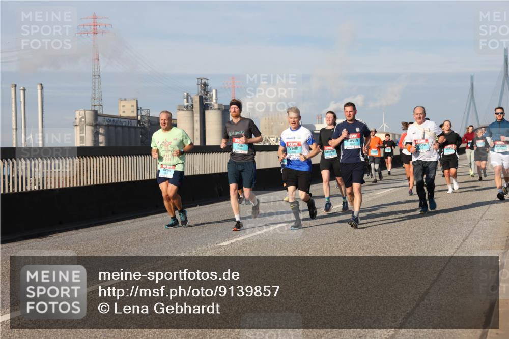 03.10.2025 - Köhlbrandbrückenlauf Lena Gebhardt http://msf.ph/oto/9139857 03.10.2025 09:57:39 Position 2 2025 meine-sportfotos.de