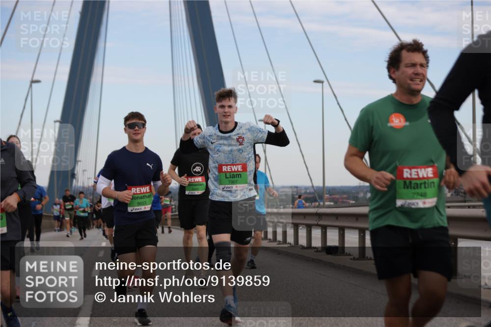 03.10.2025 - Köhlbrandbrückenlauf Jannik Wohlers http://msf.ph/oto/9139859 03.10.2025 15:31:35 Position 1 9653, 8409, 7907, 7748, 35 meine-sportfotos.de
