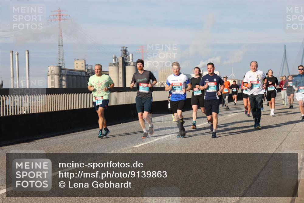 03.10.2025 - Köhlbrandbrückenlauf Lena Gebhardt http://msf.ph/oto/9139863 03.10.2025 09:57:39 Position 2 3048, 3047 meine-sportfotos.de
