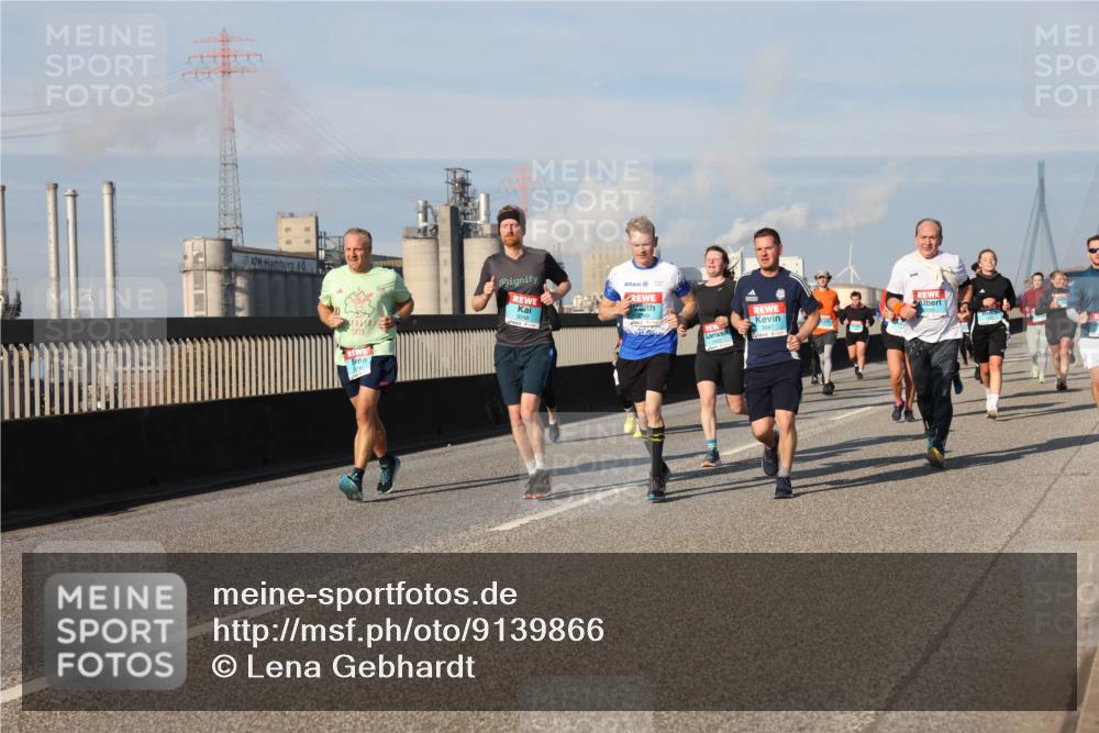 03.10.2025 - Köhlbrandbrückenlauf Lena Gebhardt http://msf.ph/oto/9139866 03.10.2025 09:57:40 Position 2  meine-sportfotos.de