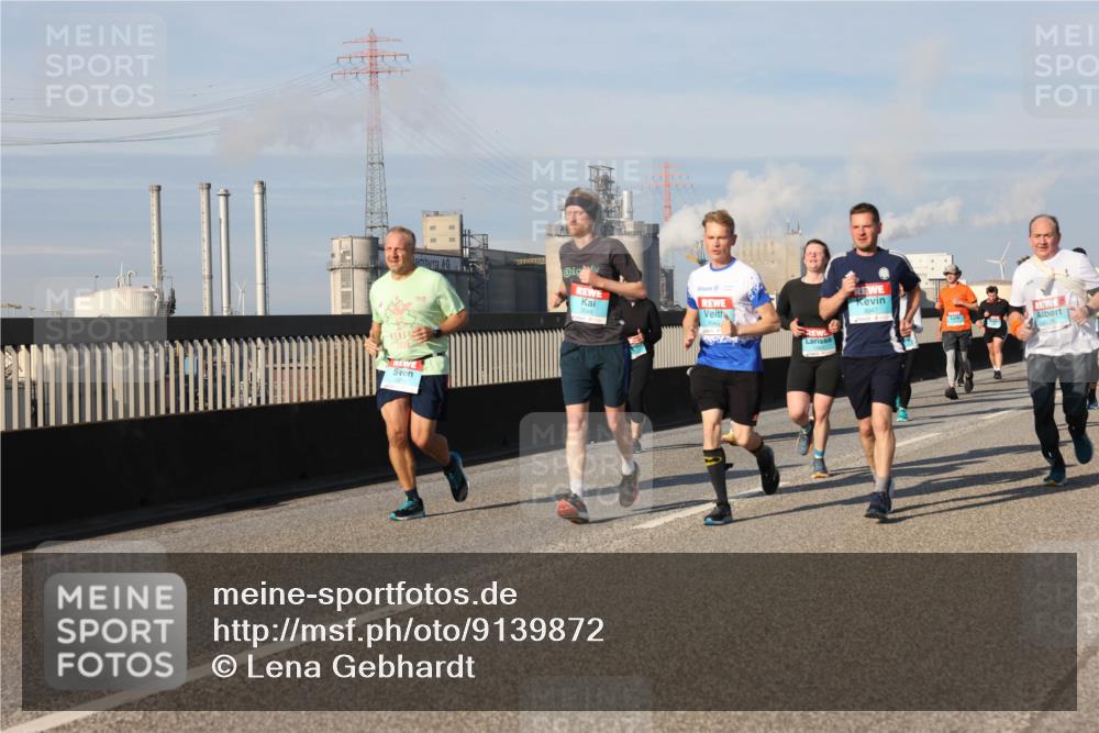 03.10.2025 - Köhlbrandbrückenlauf Lena Gebhardt http://msf.ph/oto/9139872 03.10.2025 09:57:40 Position 2  meine-sportfotos.de