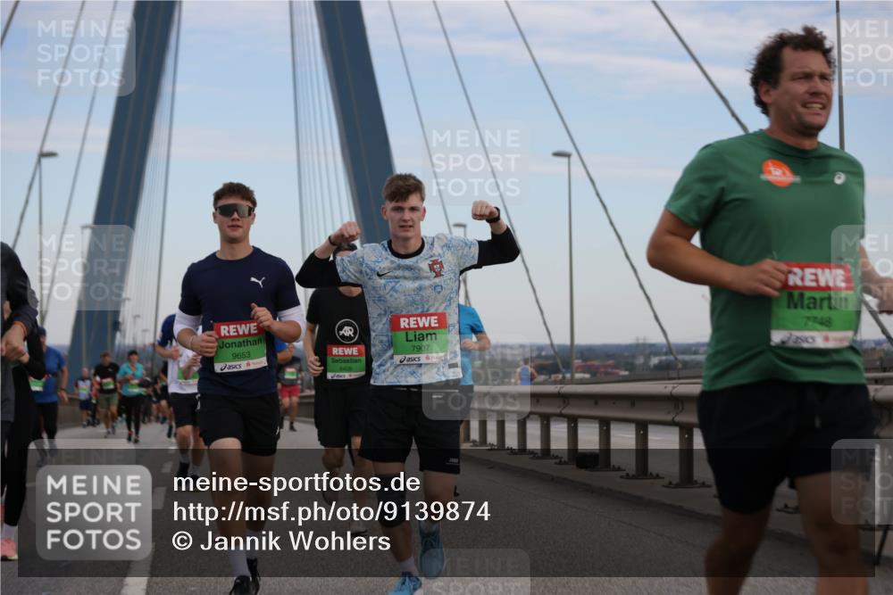 03.10.2025 - Köhlbrandbrückenlauf Jannik Wohlers http://msf.ph/oto/9139874 03.10.2025 15:31:35 Position 1 9653, 7907, 7748, 8409 meine-sportfotos.de