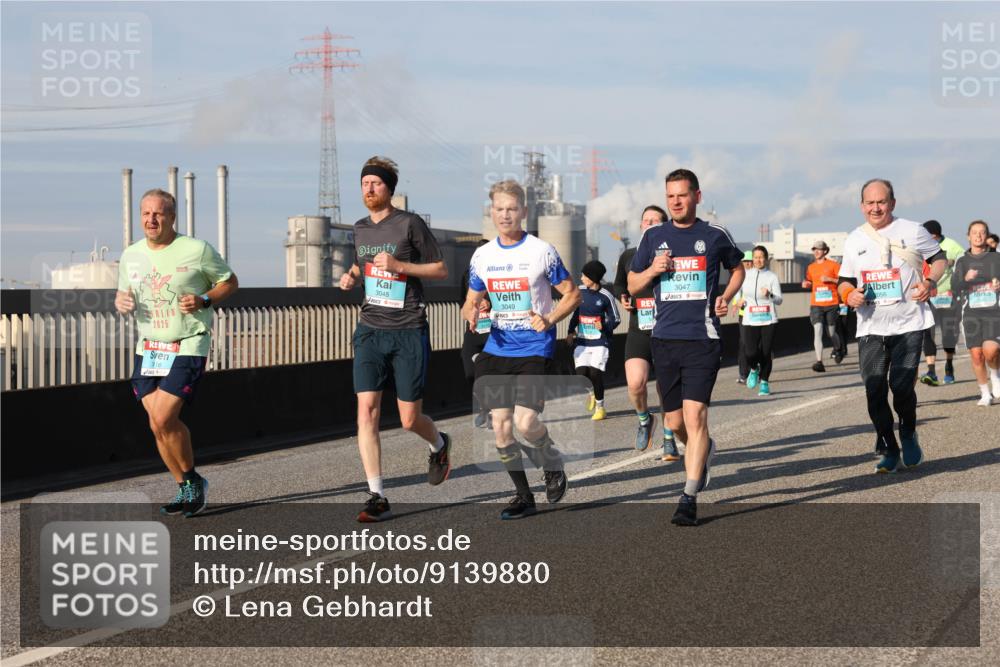 03.10.2025 - Köhlbrandbrückenlauf Lena Gebhardt http://msf.ph/oto/9139880 03.10.2025 09:57:41 Position 2 2025, 316, 3048, 3049, 3047, 056 meine-sportfotos.de