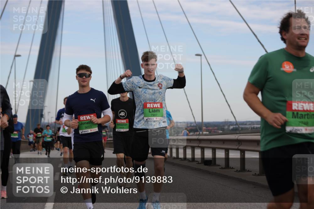 03.10.2025 - Köhlbrandbrückenlauf Jannik Wohlers http://msf.ph/oto/9139883 03.10.2025 15:31:35 Position 1 9653, 7907, 8409, 445110 meine-sportfotos.de