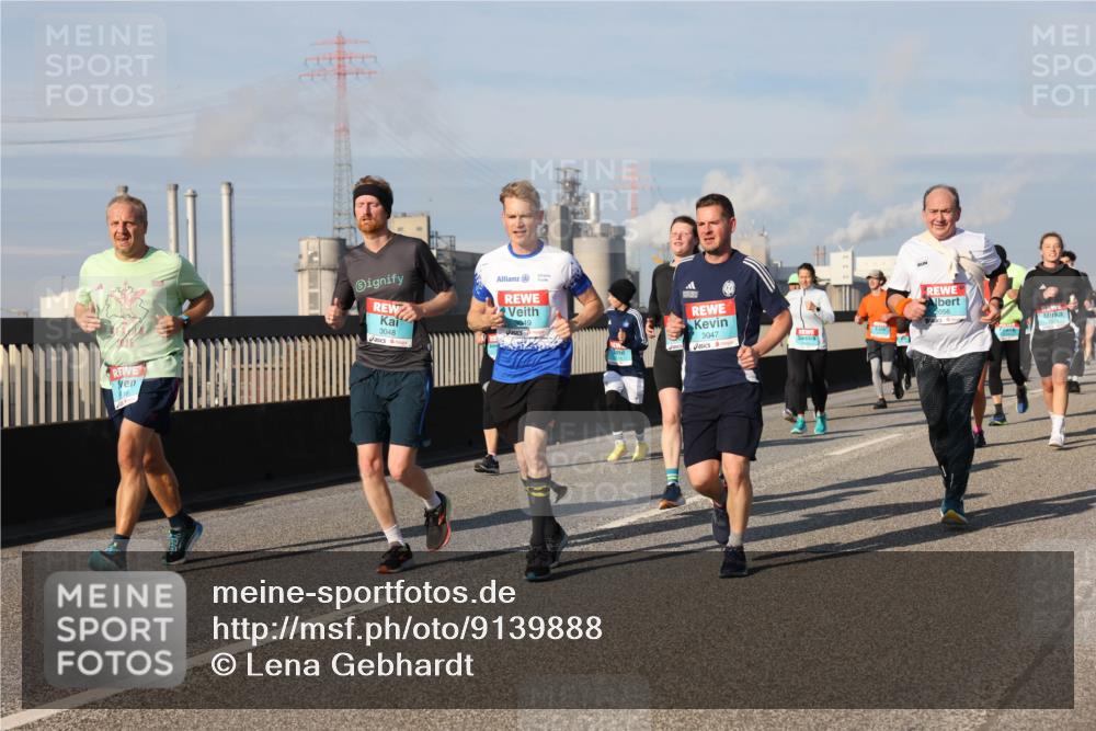 03.10.2025 - Köhlbrandbrückenlauf Lena Gebhardt http://msf.ph/oto/9139888 03.10.2025 09:57:41 Position 2 16, 3048, 3049, 3047, 2056 meine-sportfotos.de