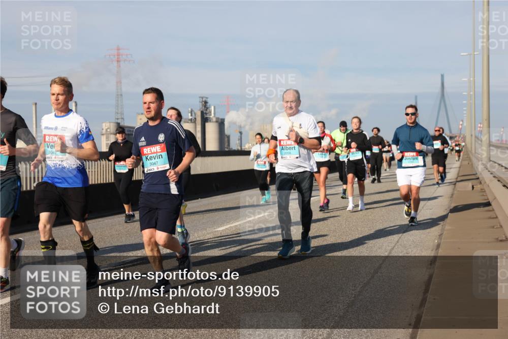 03.10.2025 - Köhlbrandbrückenlauf Lena Gebhardt http://msf.ph/oto/9139905 03.10.2025 09:57:42 Position 2 3049, 3047, 2056 meine-sportfotos.de