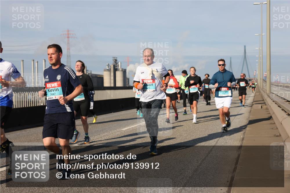03.10.2025 - Köhlbrandbrückenlauf Lena Gebhardt http://msf.ph/oto/9139912 03.10.2025 09:57:42 Position 2 3047, 1453, 2056 meine-sportfotos.de