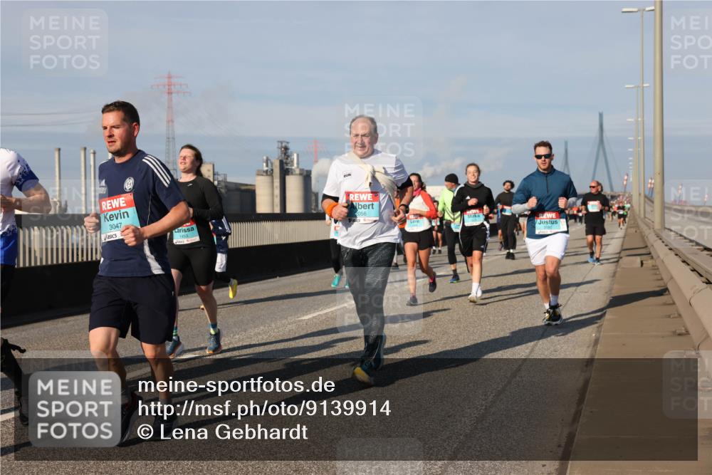 03.10.2025 - Köhlbrandbrückenlauf Lena Gebhardt http://msf.ph/oto/9139914 03.10.2025 09:57:42 Position 2 3047, 2056, 3180 meine-sportfotos.de