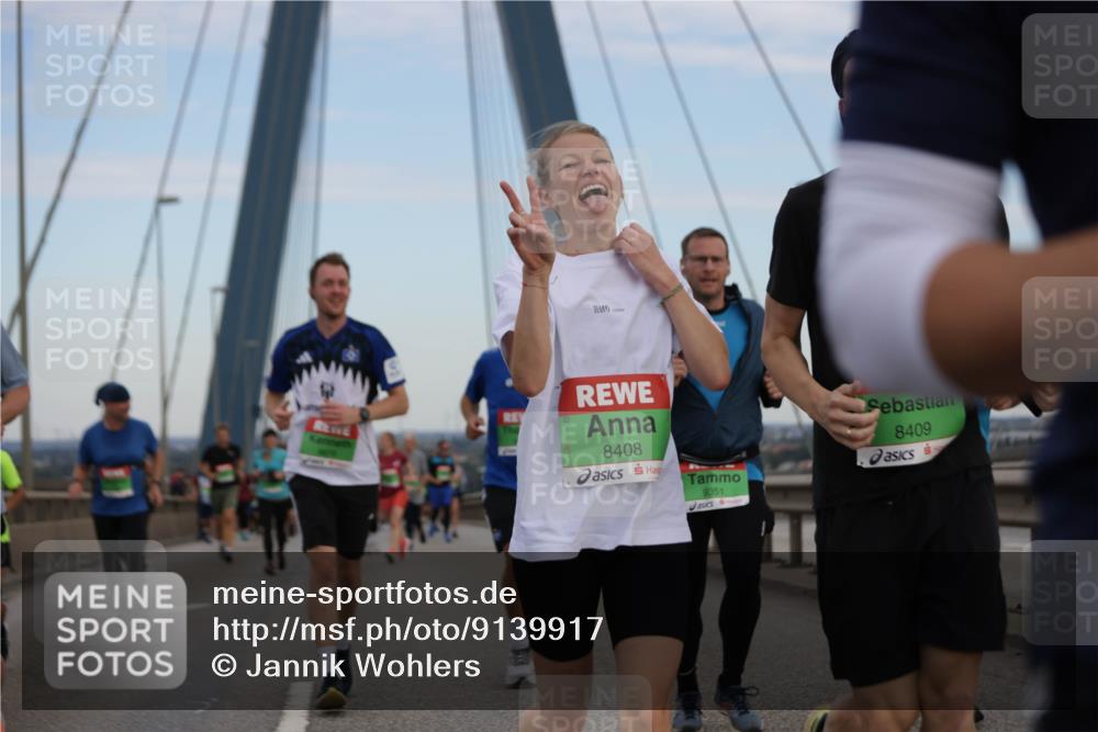 03.10.2025 - Köhlbrandbrückenlauf Jannik Wohlers http://msf.ph/oto/9139917 03.10.2025 15:31:38 Position 1 8408, 9351, 8409 meine-sportfotos.de