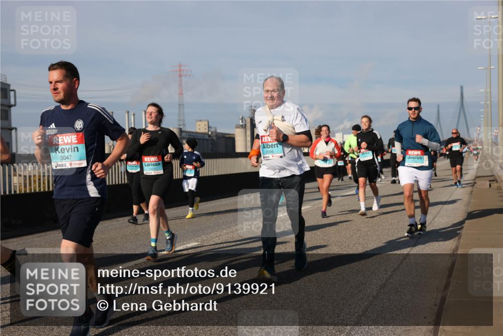 03.10.2025 - Köhlbrandbrückenlauf Lena Gebhardt http://msf.ph/oto/9139921 03.10.2025 09:57:43 Position 2 3047, 1453, 2056 meine-sportfotos.de