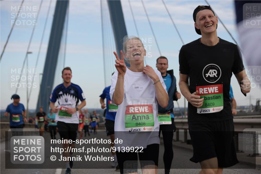 03.10.2025 - Köhlbrandbrückenlauf Jannik Wohlers http://msf.ph/oto/9139922 03.10.2025 15:31:38 Position 1 8408, 9351, 8409 meine-sportfotos.de