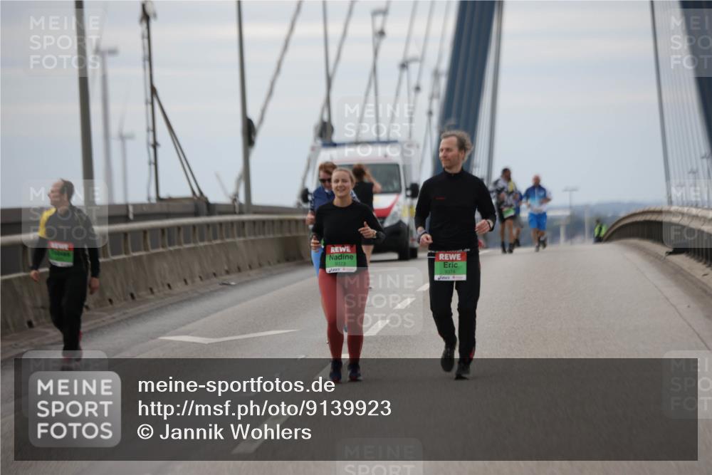 03.10.2025 - Köhlbrandbrückenlauf Jannik Wohlers http://msf.ph/oto/9139923 03.10.2025 16:10:59 Position 1 9373, 9374 meine-sportfotos.de