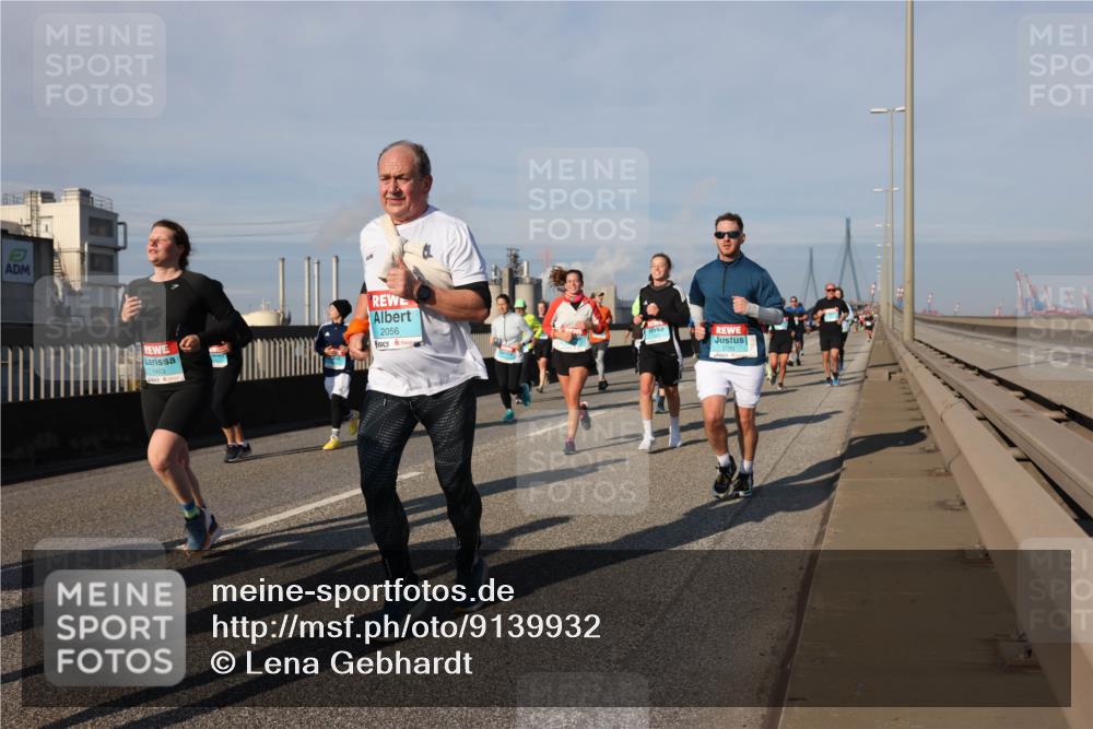 03.10.2025 - Köhlbrandbrückenlauf Lena Gebhardt http://msf.ph/oto/9139932 03.10.2025 09:57:43 Position 2 1453, 2056, 3180 meine-sportfotos.de