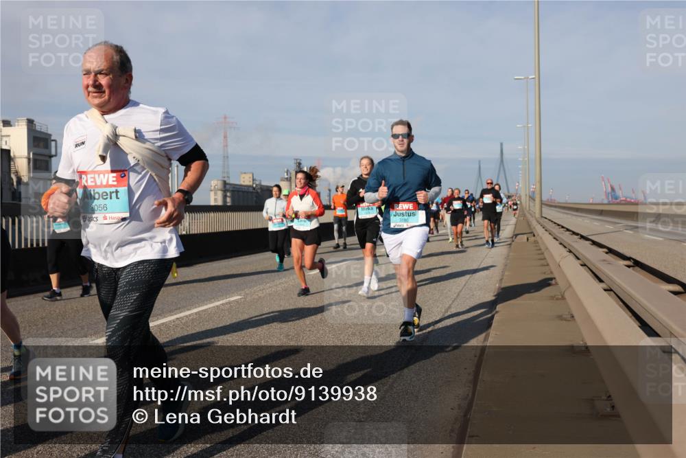 03.10.2025 - Köhlbrandbrückenlauf Lena Gebhardt http://msf.ph/oto/9139938 03.10.2025 09:57:44 Position 2 2056, 3180 meine-sportfotos.de