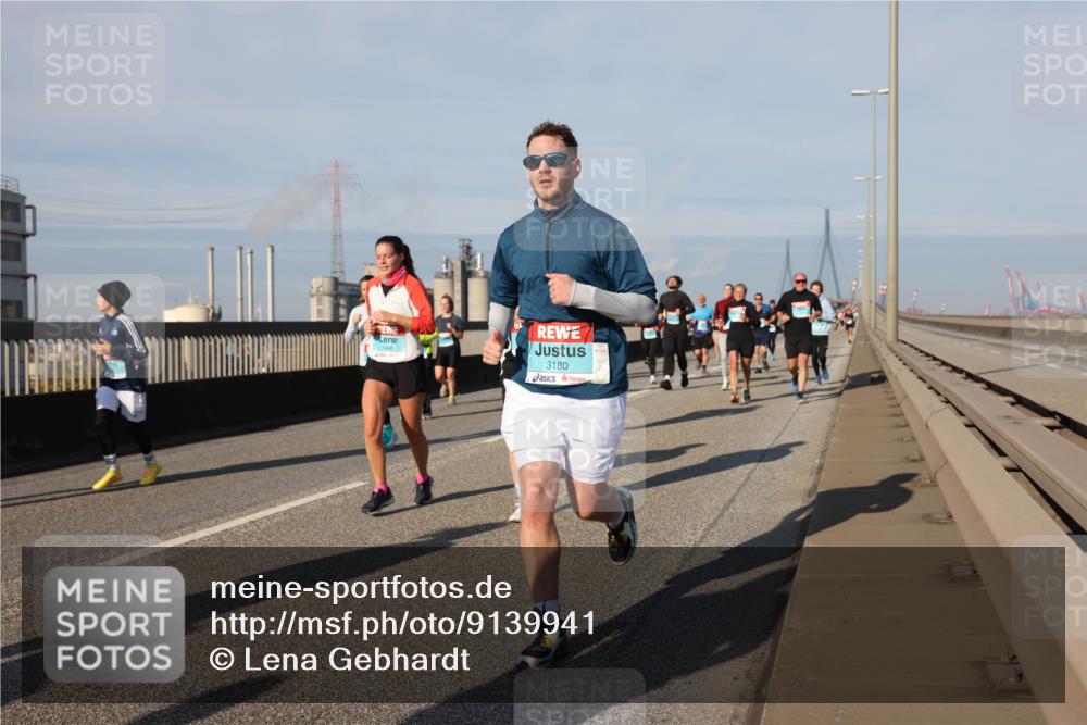 03.10.2025 - Köhlbrandbrückenlauf Lena Gebhardt http://msf.ph/oto/9139941 03.10.2025 09:57:44 Position 2 3180 meine-sportfotos.de