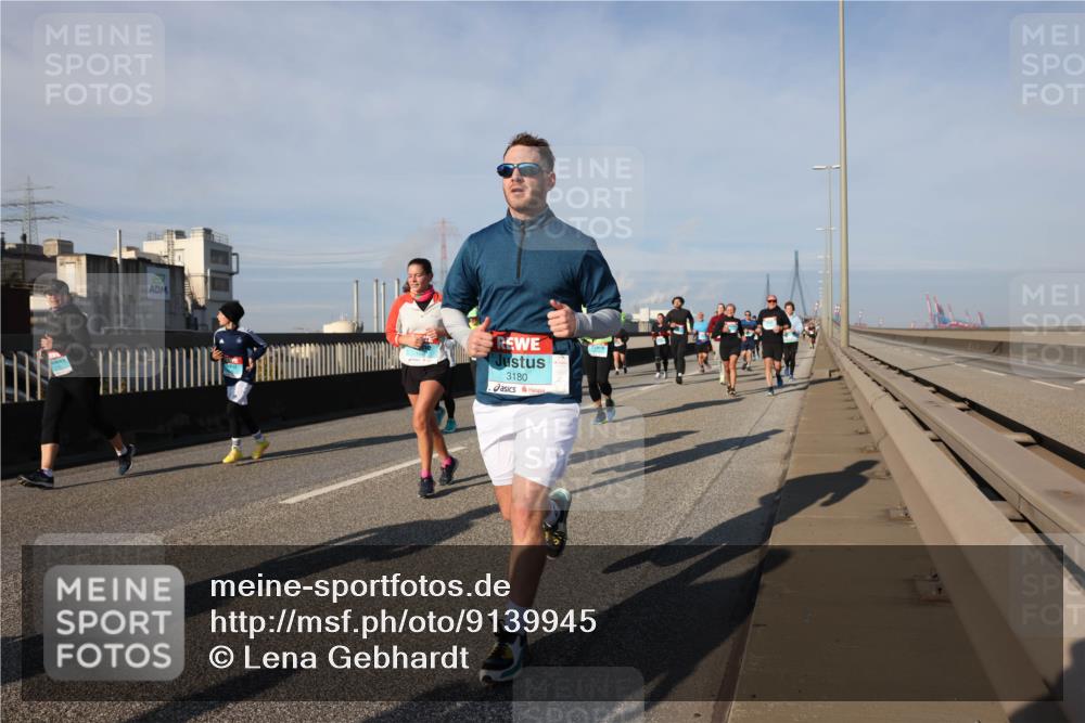 03.10.2025 - Köhlbrandbrückenlauf Lena Gebhardt http://msf.ph/oto/9139945 03.10.2025 09:57:45 Position 2 3180 meine-sportfotos.de