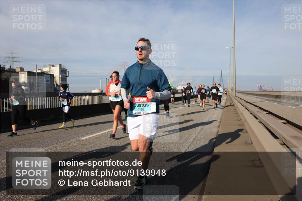 03.10.2025 - Köhlbrandbrückenlauf Lena Gebhardt http://msf.ph/oto/9139948 03.10.2025 09:57:45 Position 2 3180 meine-sportfotos.de