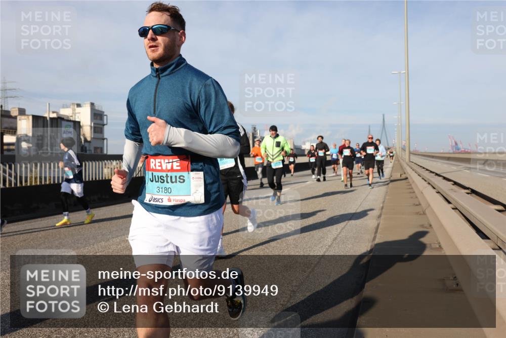 03.10.2025 - Köhlbrandbrückenlauf Lena Gebhardt http://msf.ph/oto/9139949 03.10.2025 09:57:45 Position 2 3180 meine-sportfotos.de