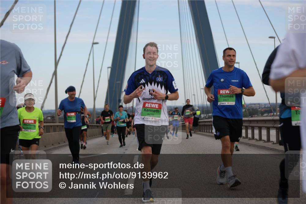 03.10.2025 - Köhlbrandbrückenlauf Jannik Wohlers http://msf.ph/oto/9139962 03.10.2025 15:31:38 Position 1 8478, 8827 meine-sportfotos.de