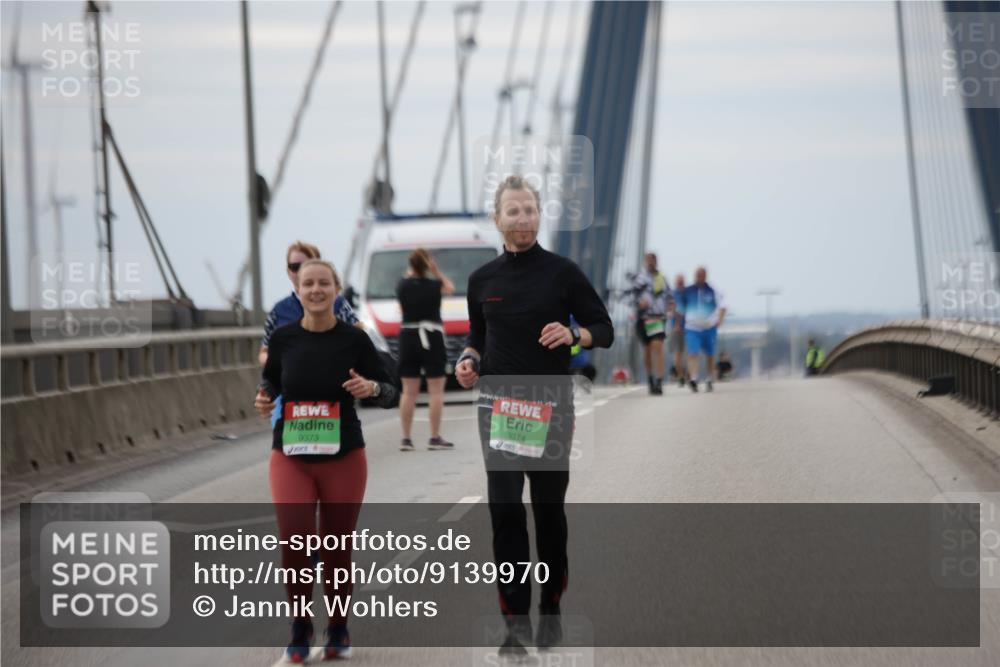 03.10.2025 - Köhlbrandbrückenlauf Jannik Wohlers http://msf.ph/oto/9139970 03.10.2025 16:11:01 Position 1 9373, 9374 meine-sportfotos.de