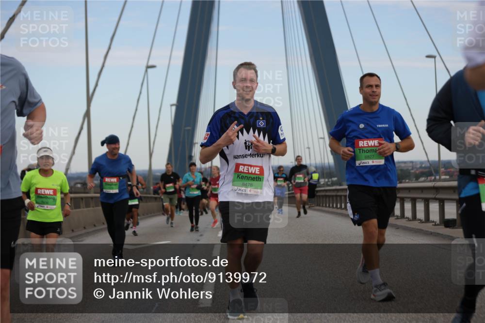 03.10.2025 - Köhlbrandbrückenlauf Jannik Wohlers http://msf.ph/oto/9139972 03.10.2025 15:31:38 Position 1 7436, 8478, 8827 meine-sportfotos.de