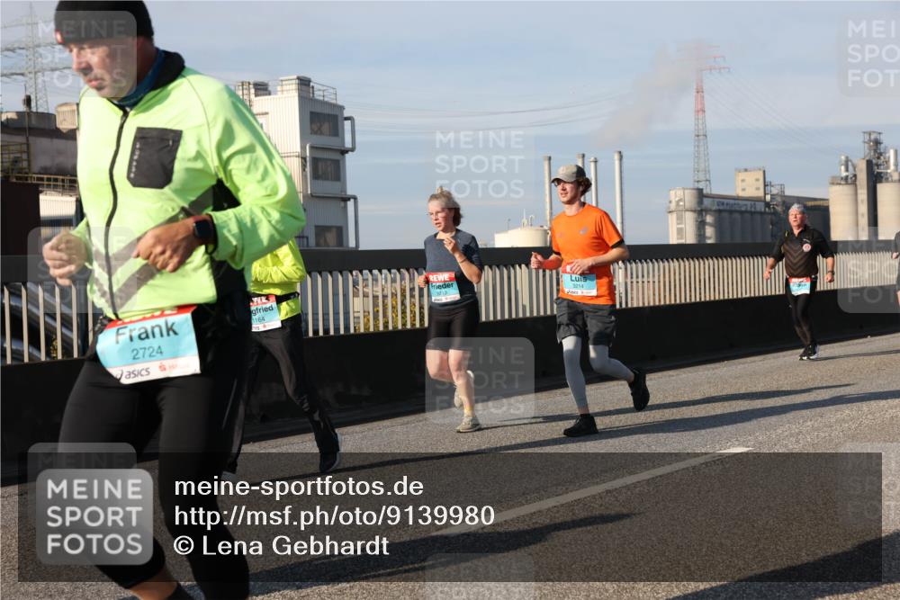 03.10.2025 - Köhlbrandbrückenlauf Lena Gebhardt http://msf.ph/oto/9139980 03.10.2025 09:57:47 Position 2 2724, 3214, 3213, 1164 meine-sportfotos.de