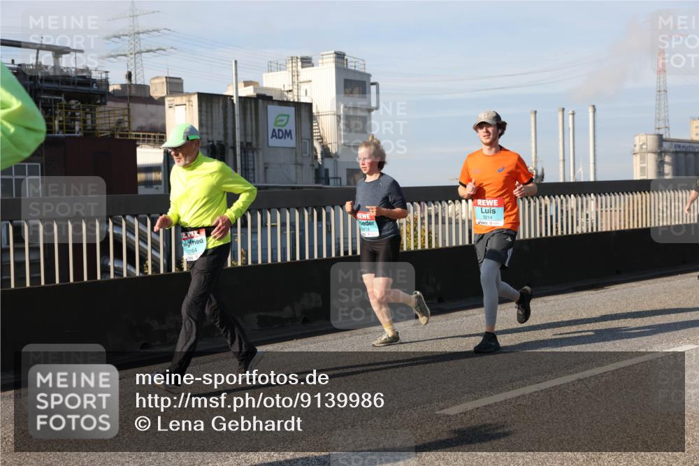 03.10.2025 - Köhlbrandbrückenlauf Lena Gebhardt http://msf.ph/oto/9139986 03.10.2025 09:57:47 Position 2 3213, 1164, 3214 meine-sportfotos.de