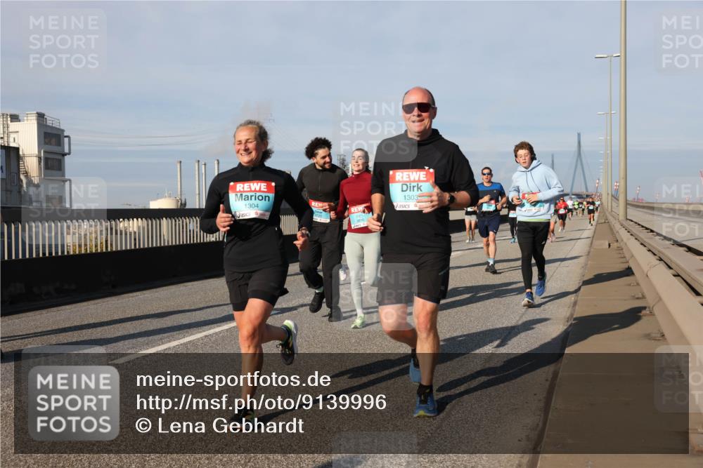 03.10.2025 - Köhlbrandbrückenlauf Lena Gebhardt http://msf.ph/oto/9139996 03.10.2025 09:57:48 Position 2 1303, 1304 meine-sportfotos.de