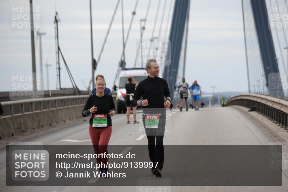 03.10.2025 - Köhlbrandbrückenlauf Jannik Wohlers http://msf.ph/oto/9139997 03.10.2025 16:11:01 Position 1 9373, 9374 meine-sportfotos.de