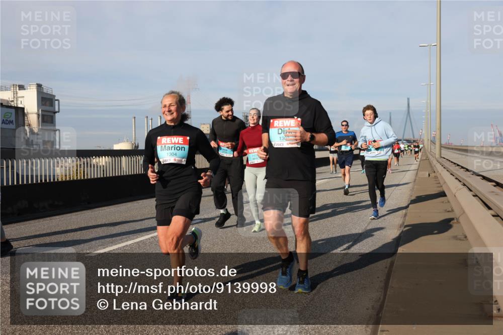 03.10.2025 - Köhlbrandbrückenlauf Lena Gebhardt http://msf.ph/oto/9139998 03.10.2025 09:57:48 Position 2 1304, 130 meine-sportfotos.de