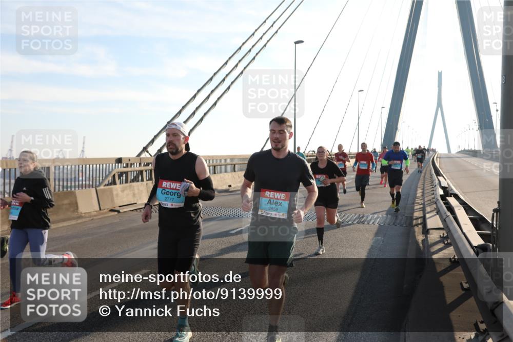 03.10.2025 - Köhlbrandbrückenlauf Yannick Fuchs http://msf.ph/oto/9139999 03.10.2025 08:24:39 Position 2 2777, 3659 meine-sportfotos.de