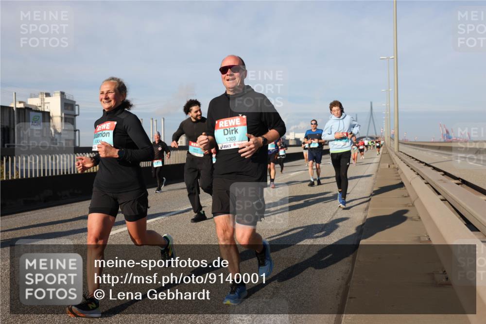03.10.2025 - Köhlbrandbrückenlauf Lena Gebhardt http://msf.ph/oto/9140001 03.10.2025 09:57:49 Position 2 1304, 1303 meine-sportfotos.de