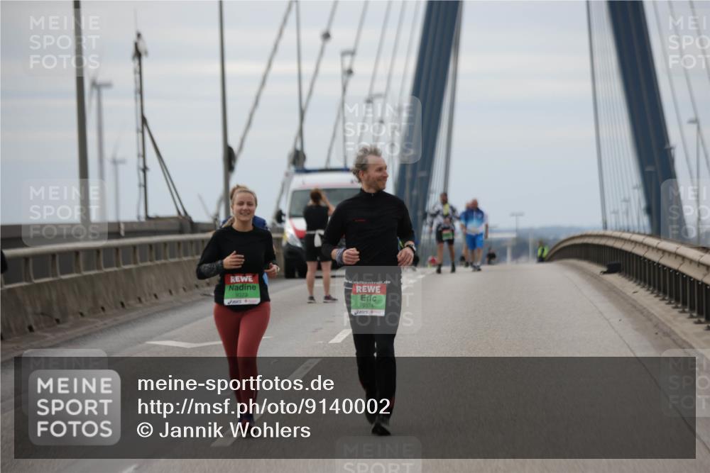 03.10.2025 - Köhlbrandbrückenlauf Jannik Wohlers http://msf.ph/oto/9140002 03.10.2025 16:11:01 Position 1 9373, 9374 meine-sportfotos.de