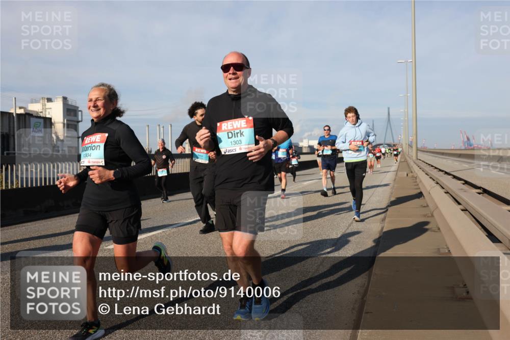03.10.2025 - Köhlbrandbrückenlauf Lena Gebhardt http://msf.ph/oto/9140006 03.10.2025 09:57:49 Position 2 1304, 1303 meine-sportfotos.de
