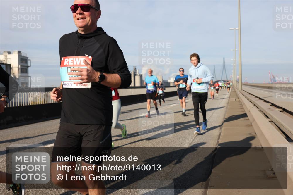 03.10.2025 - Köhlbrandbrückenlauf Lena Gebhardt http://msf.ph/oto/9140013 03.10.2025 09:57:49 Position 2 1000 meine-sportfotos.de