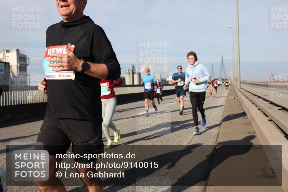 03.10.2025 - Köhlbrandbrückenlauf Lena Gebhardt http://msf.ph/oto/9140015 03.10.2025 09:57:49 Position 2  meine-sportfotos.de