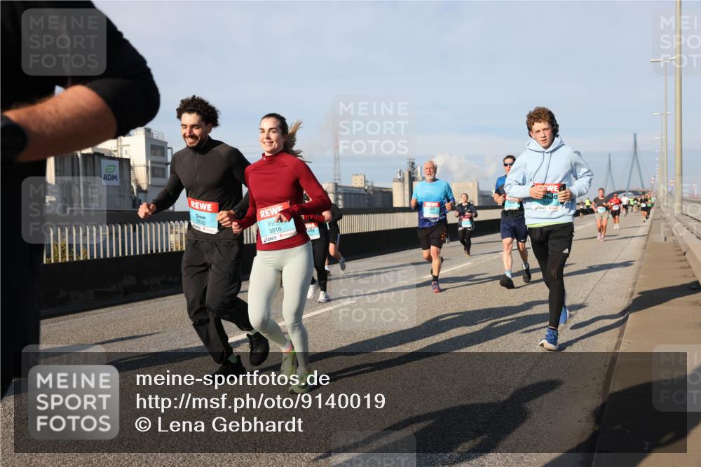 03.10.2025 - Köhlbrandbrückenlauf Lena Gebhardt http://msf.ph/oto/9140019 03.10.2025 09:57:49 Position 2 3725, 3816 meine-sportfotos.de