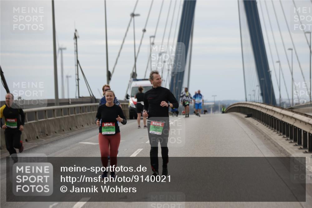 03.10.2025 - Köhlbrandbrückenlauf Jannik Wohlers http://msf.ph/oto/9140021 03.10.2025 16:11:01 Position 1 9373, 9374 meine-sportfotos.de