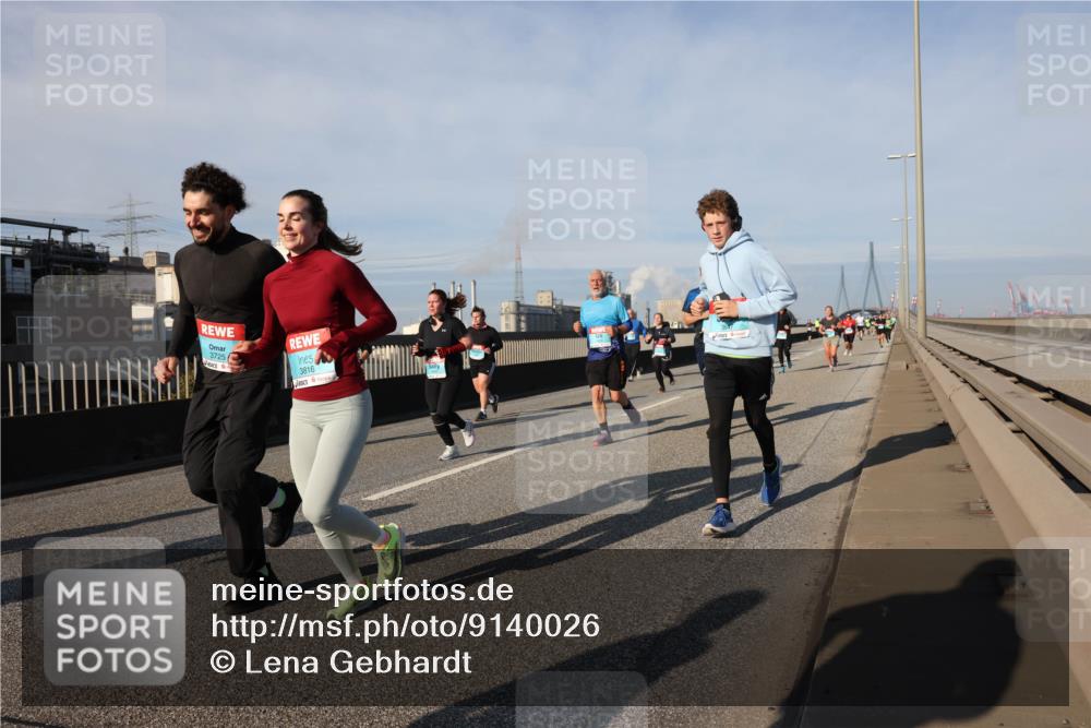 03.10.2025 - Köhlbrandbrückenlauf Lena Gebhardt http://msf.ph/oto/9140026 03.10.2025 09:57:50 Position 2 3725, 3816 meine-sportfotos.de