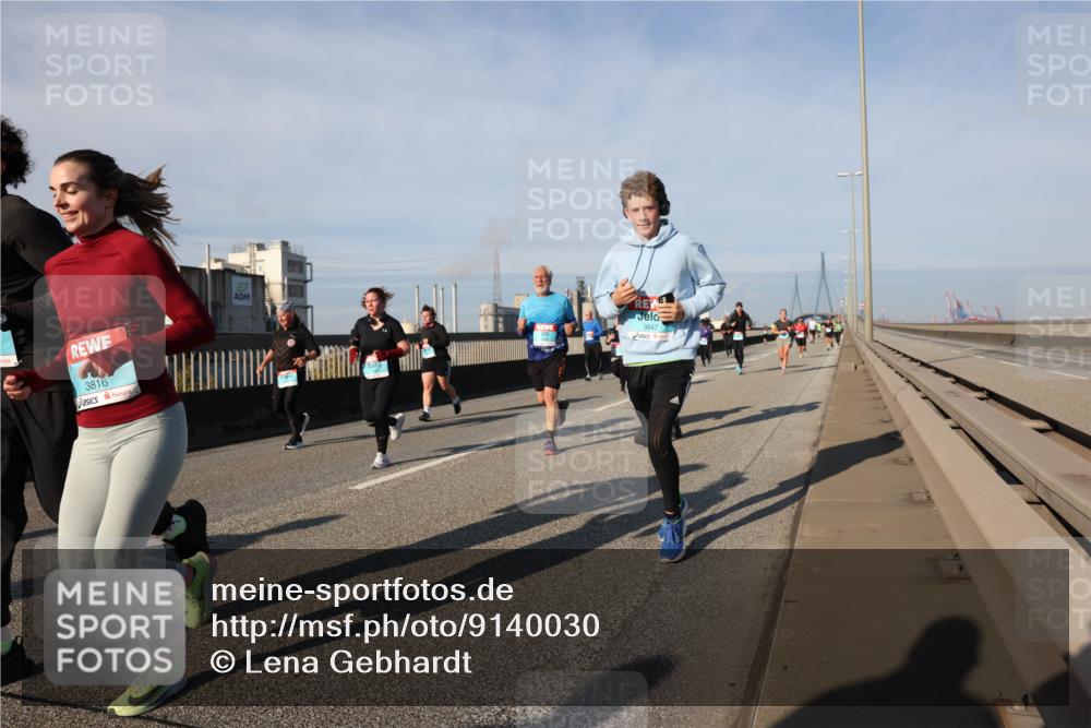 03.10.2025 - Köhlbrandbrückenlauf Lena Gebhardt http://msf.ph/oto/9140030 03.10.2025 09:57:50 Position 2 3816, 3647 meine-sportfotos.de