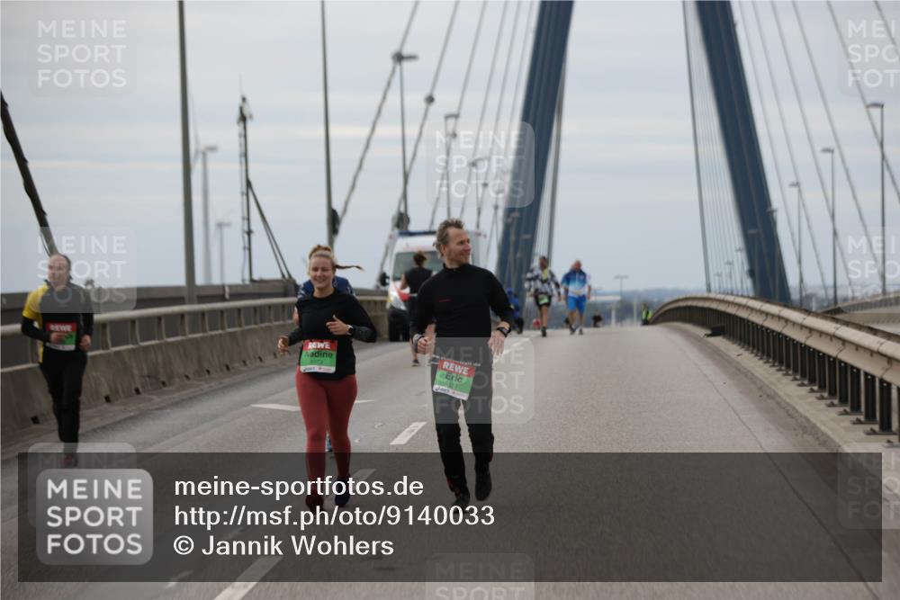 03.10.2025 - Köhlbrandbrückenlauf Jannik Wohlers http://msf.ph/oto/9140033 03.10.2025 16:11:01 Position 1 9373, 9374 meine-sportfotos.de