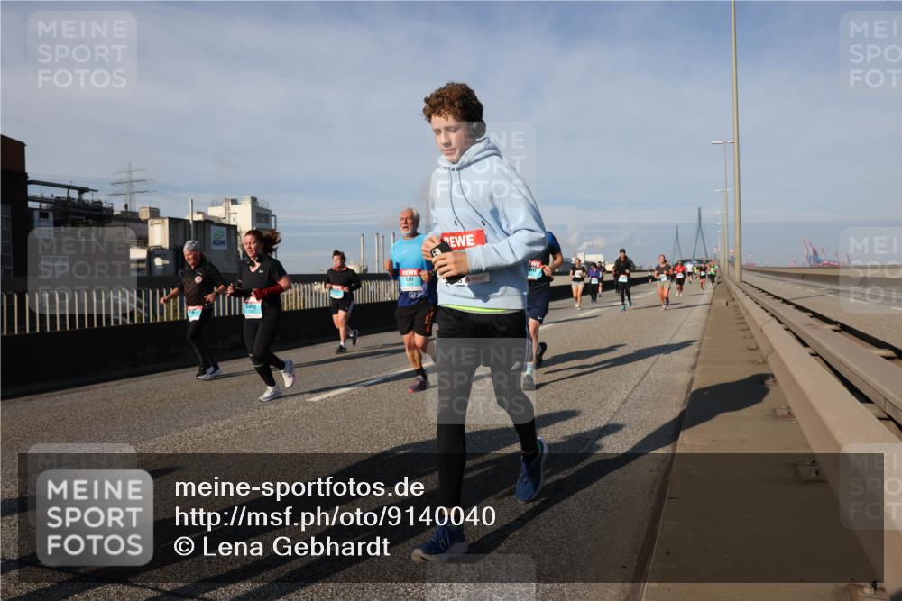 03.10.2025 - Köhlbrandbrückenlauf Lena Gebhardt http://msf.ph/oto/9140040 03.10.2025 09:57:50 Position 2  meine-sportfotos.de