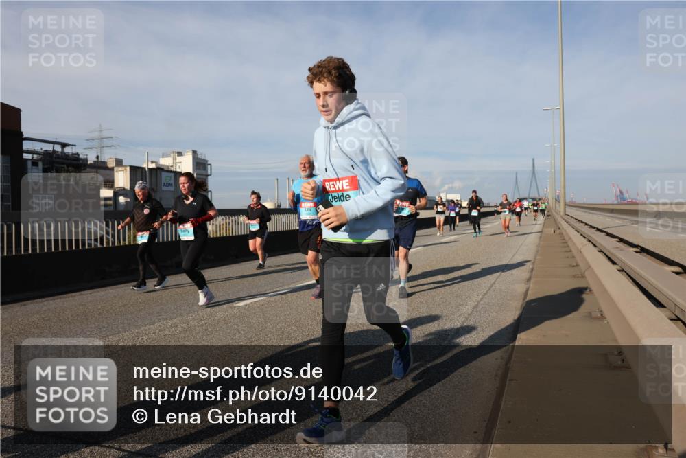 03.10.2025 - Köhlbrandbrückenlauf Lena Gebhardt http://msf.ph/oto/9140042 03.10.2025 09:57:51 Position 2  meine-sportfotos.de