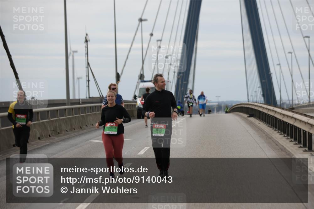03.10.2025 - Köhlbrandbrückenlauf Jannik Wohlers http://msf.ph/oto/9140043 03.10.2025 16:11:02 Position 1 9373, 9374 meine-sportfotos.de